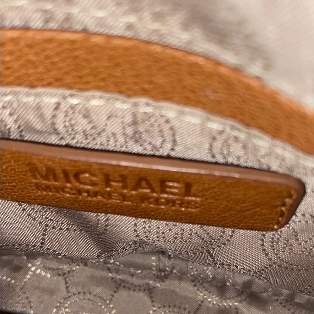 Michael Kors Brown and Gold Crossbody Bag with Luxurious Finish - Picture 6 of 6